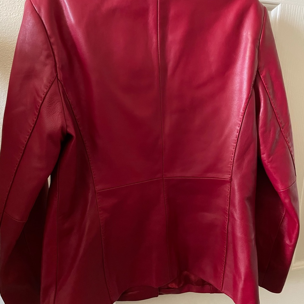 Subtle red leather jacket - Picture 6 of 9